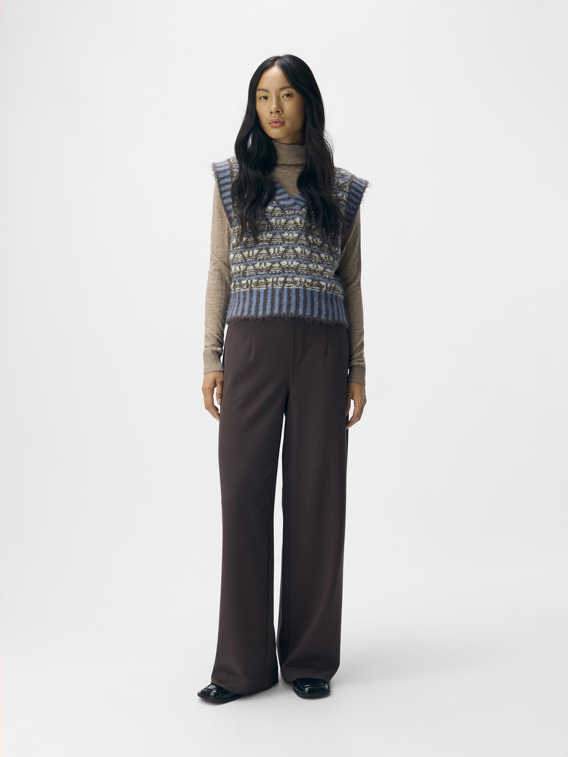 model_shot-front_full